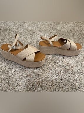 Woven Platform Sandals - Beige
